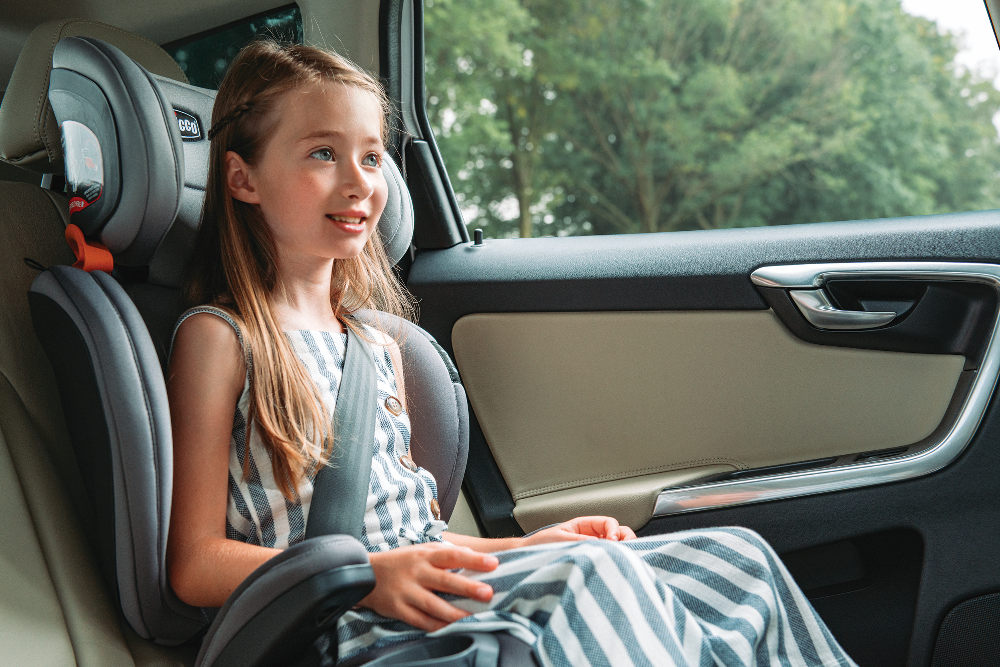 https://littlecanadian.ca/cdn/shop/files/chicco-kidfit-cleartex-plus-2-in-1-belt-positioning-booster-car-seat-shadow-30332503720021_1080x.png?v=1684158352