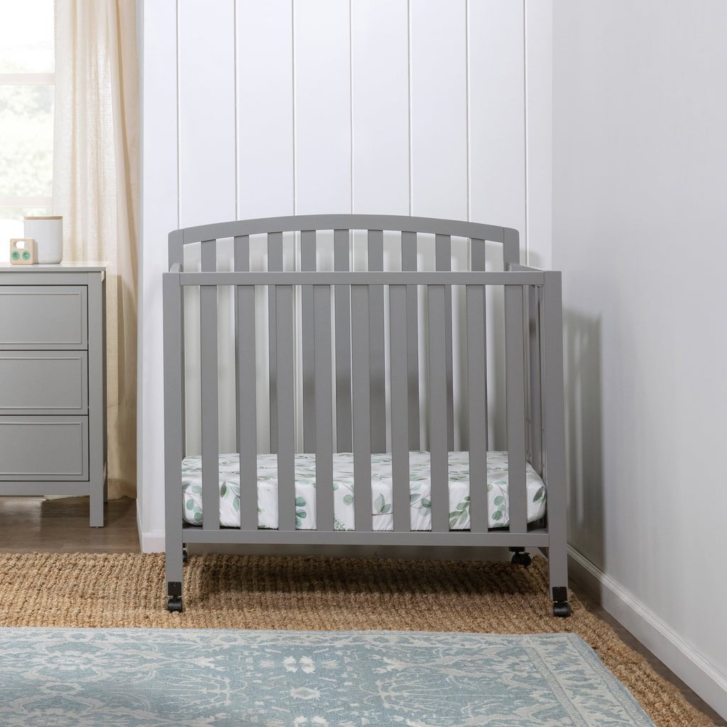 DaVinci Dylan Folding Portable 3 in 1 Mini Crib Grey