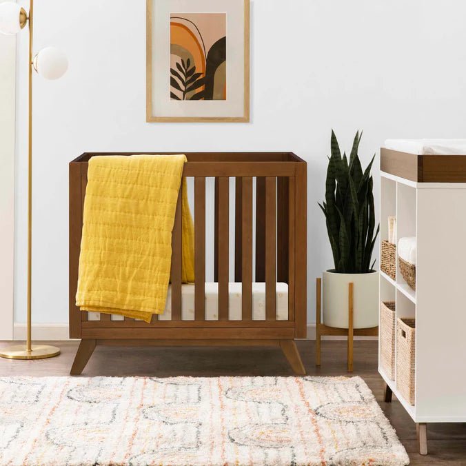 DaVinci - Otto 3-in-1 Convertible Mini Crib with 4" Mattress