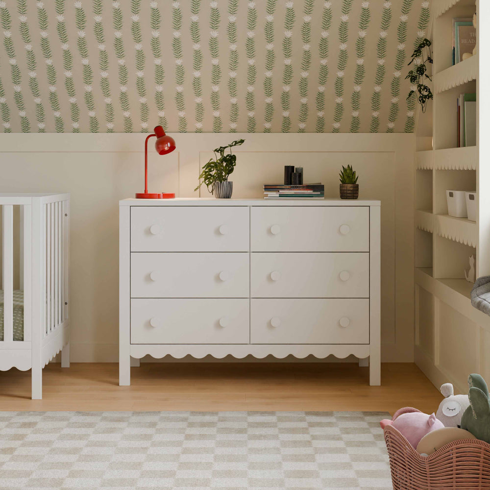 DaVinci - Sammy Scallop 6-Drawer Dresser