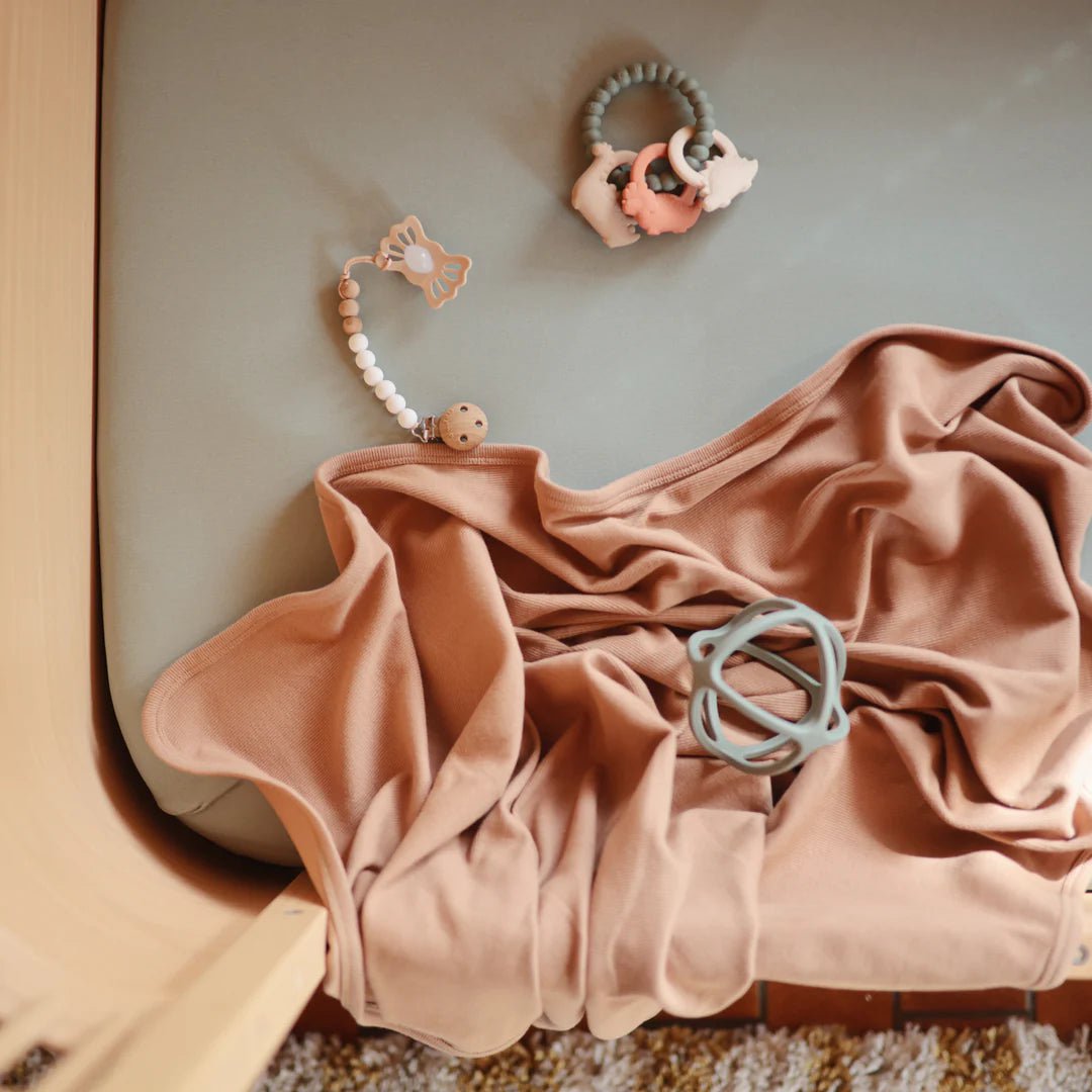 Satin mini crib sheet hotsell