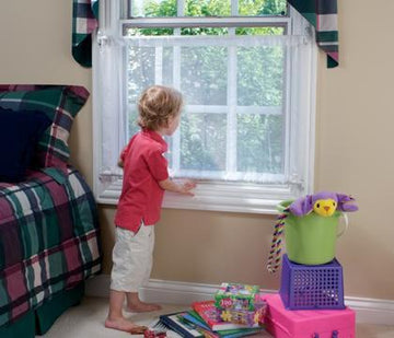 KidCo - Mesh Window Guard Babyproofing